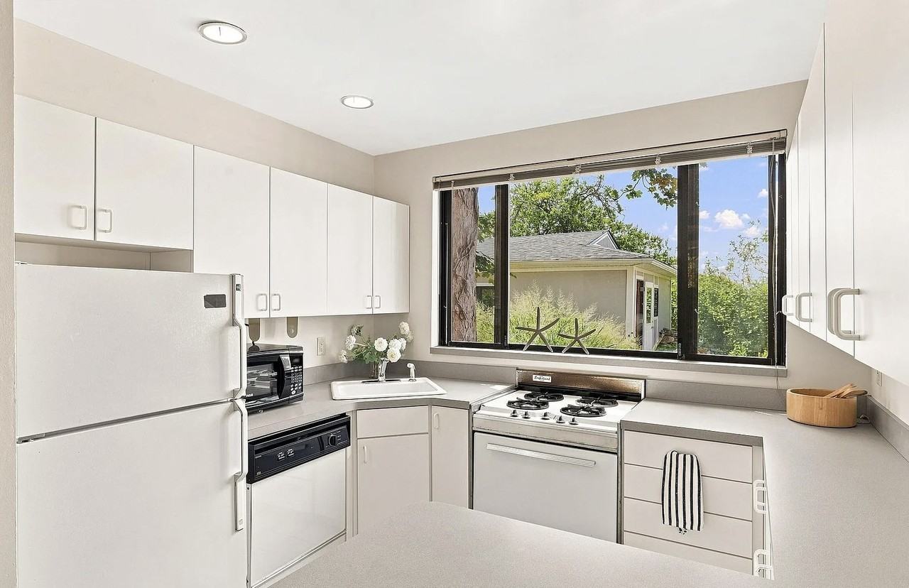 33 Tier St #1 - Photo 7 of 13