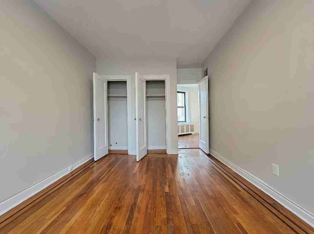 1551 Unionport Rd - Photo 6 of 6