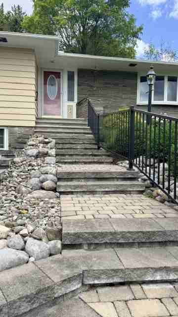 524 Hillsboro Pkwy - Photo 3 of 10