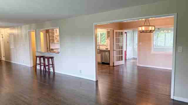 524 Hillsboro Pkwy - Photo 4 of 10