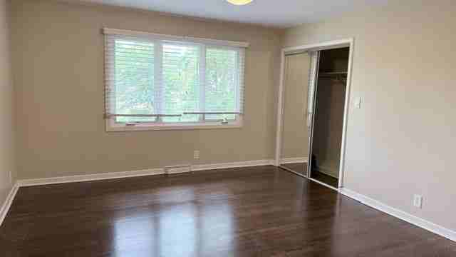 524 Hillsboro Pkwy - Photo 5 of 10