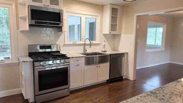 524 Hillsboro Pkwy - Photo 7 of 10