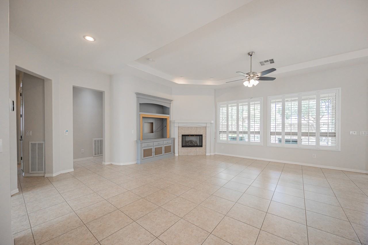 4652 E Donato Dr - Photo 5 of 34