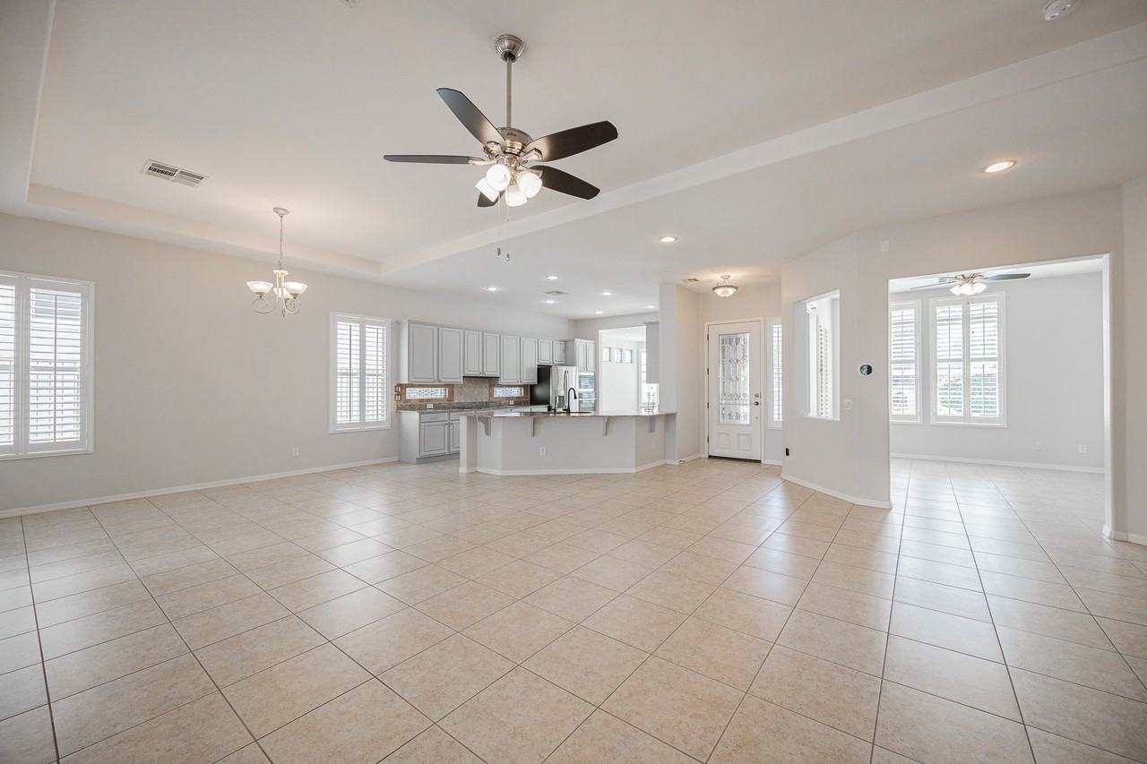 4652 E Donato Dr - Photo 7 of 34