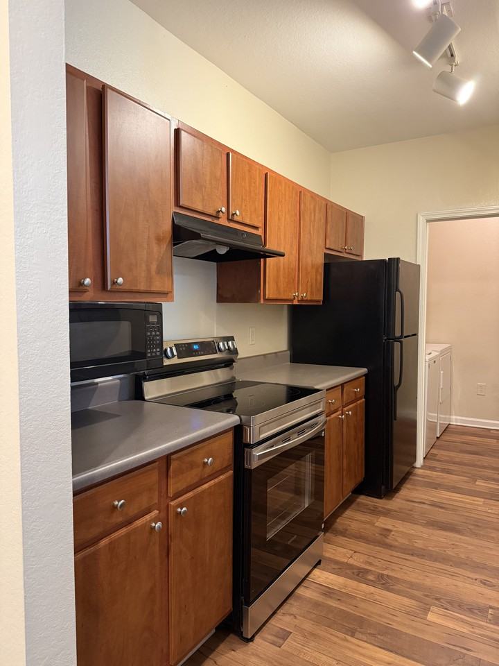 200 Vista Lake Dr #304 - Photo 4 of 13