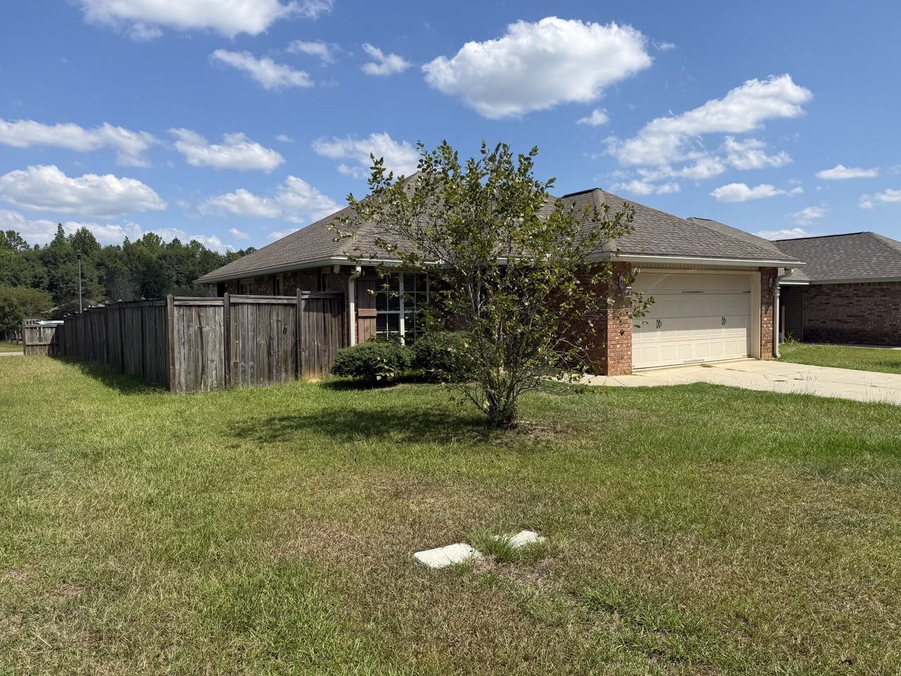 25 Hawthorne Dr - Photo 2 of 18