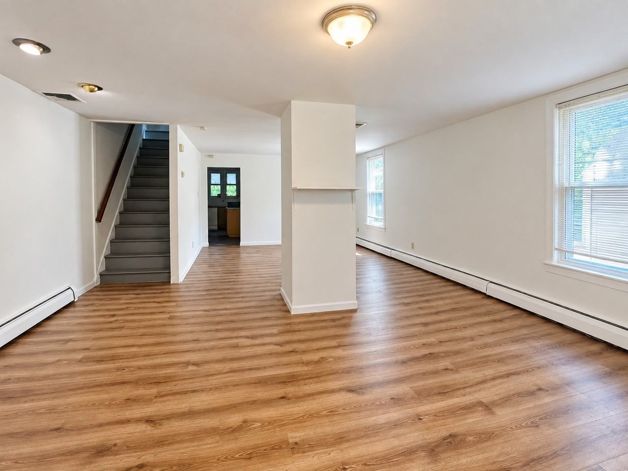 331 Massasoit St - Photo 5 of 18