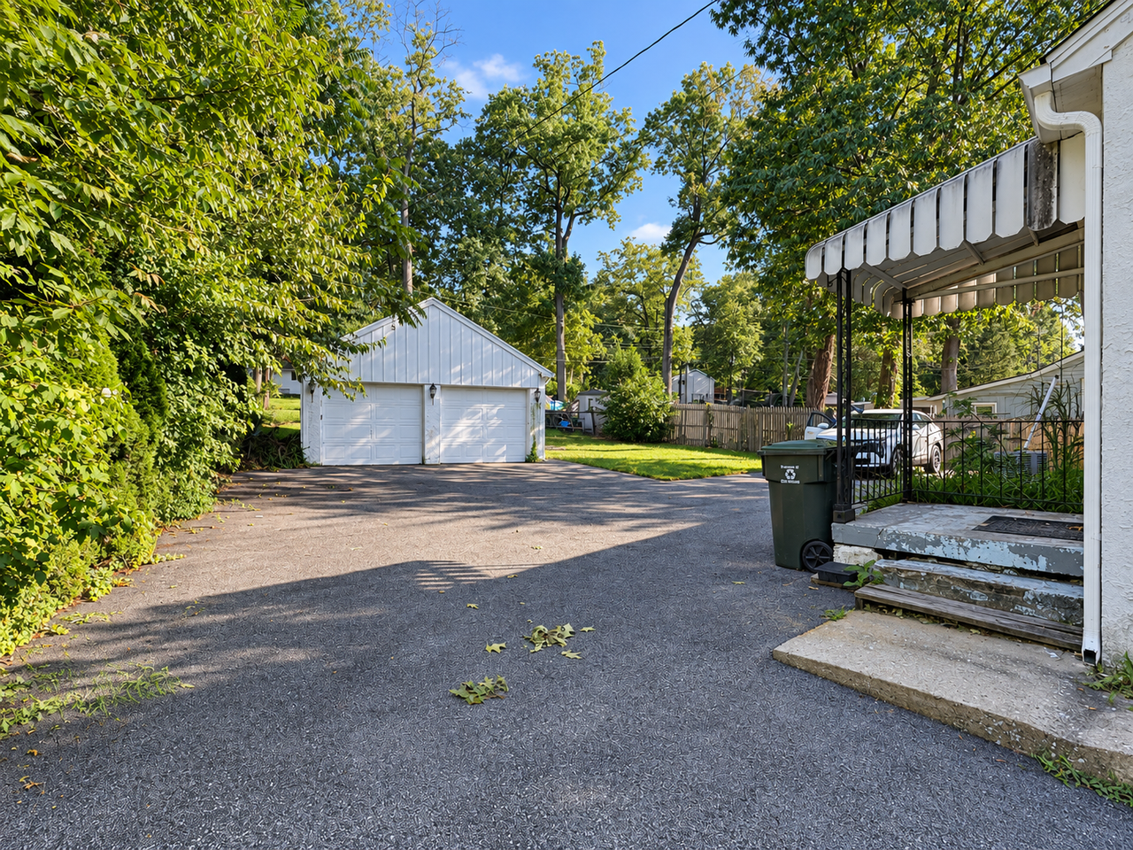 1302 Blackhorse Hill Rd - Photo 4 of 14