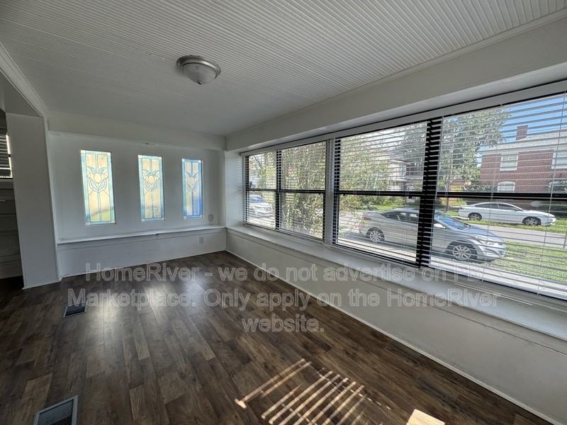 1516 Mcduff Ave S #2 - Photo 6 of 19