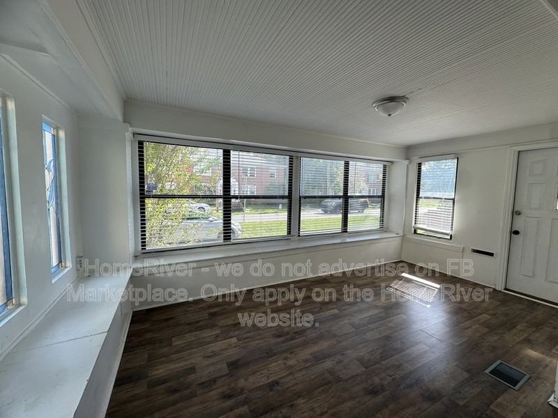 1516 Mcduff Ave S #2 - Photo 7 of 19