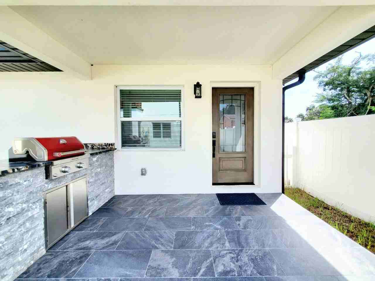 922 W Knollwood St #2 - Photo 3 of 16