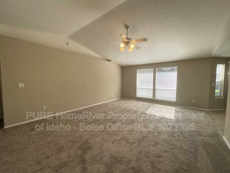 9391 W Wakefield St - Photo 2 of 23