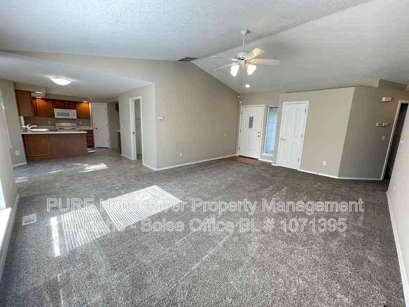 9391 W Wakefield St - Photo 3 of 23