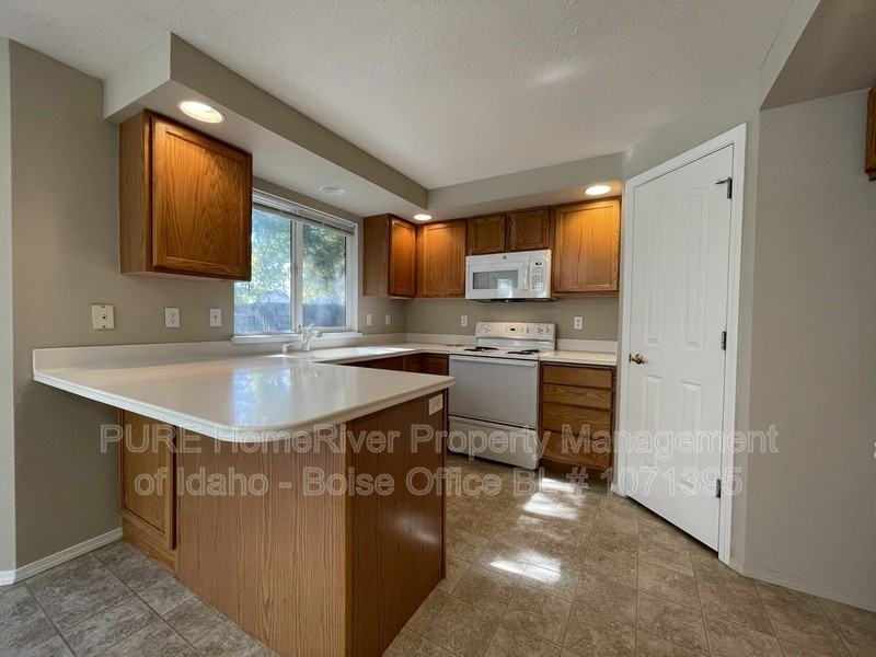 9391 W Wakefield St - Photo 5 of 23