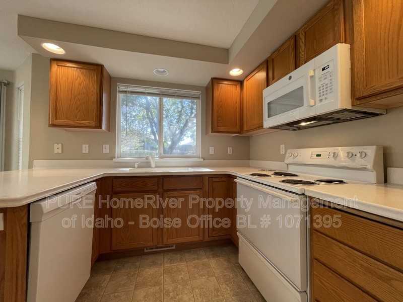 9391 W Wakefield St - Photo 6 of 23