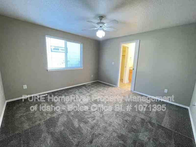 9391 W Wakefield St - Photo 7 of 23