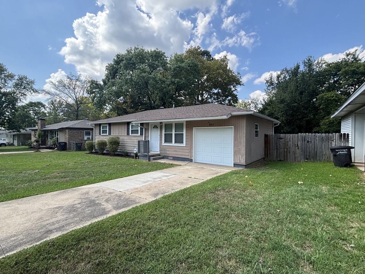 804 Virginia Cir - Photo 2 of 16