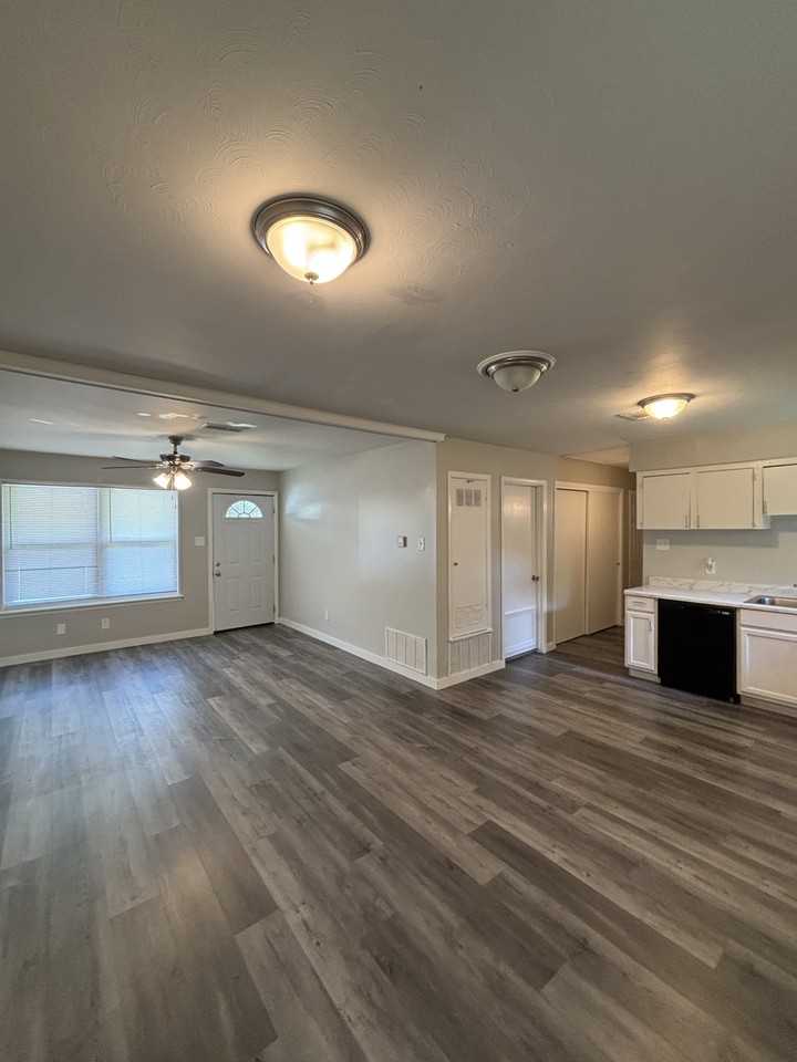 804 Virginia Cir - Photo 3 of 16