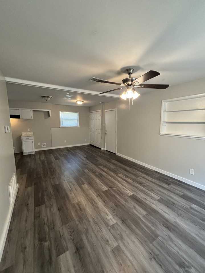 804 Virginia Cir - Photo 4 of 16