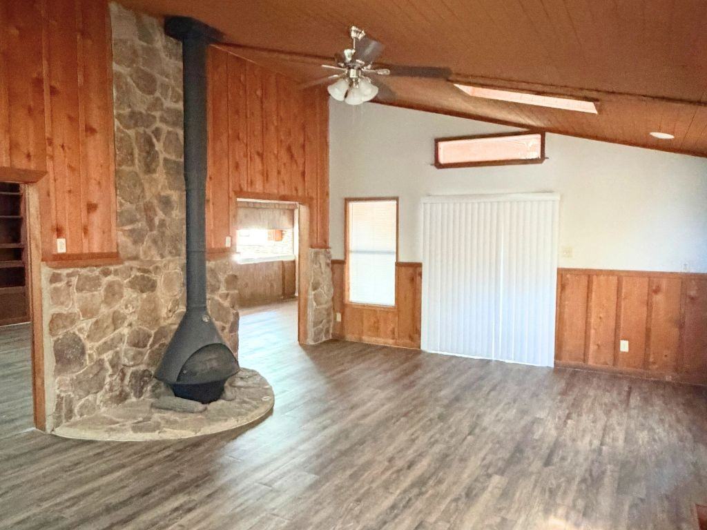 57 Stoneledge Dr - Photo 4 of 24