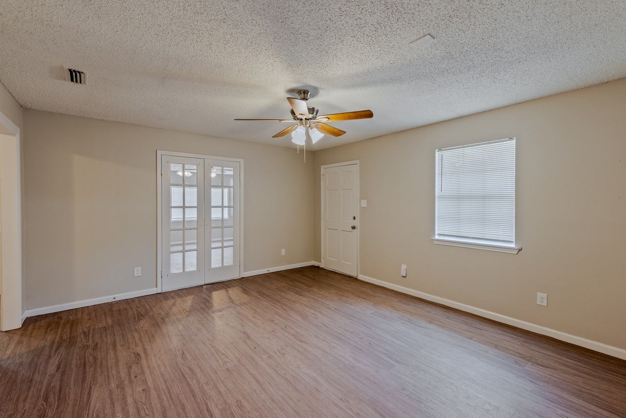 1602 Harmon Dr - Photo 3 of 14