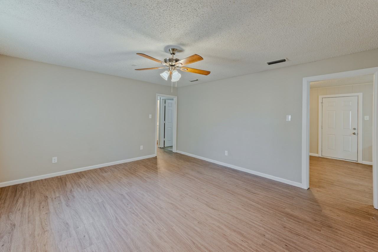 1602 Harmon Dr - Photo 4 of 14