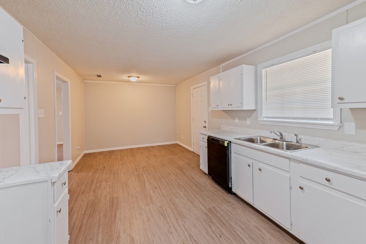 1602 Harmon Dr - Photo 5 of 14