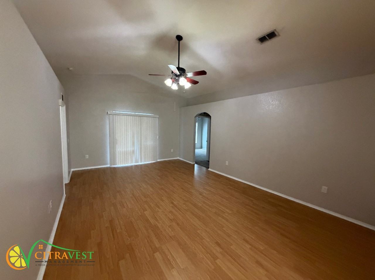 2048 Lakeridge Dr - Photo 4 of 11