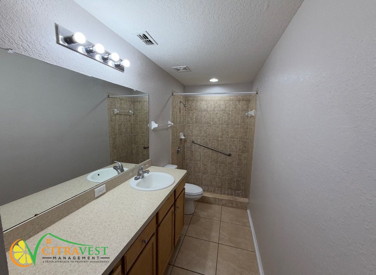 2048 Lakeridge Dr - Photo 6 of 11