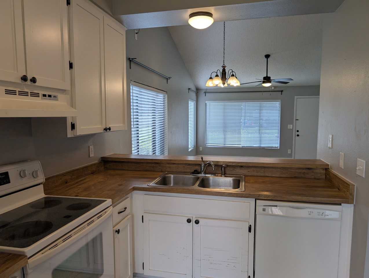7807 Amberlea Ct - Photo 2 of 14