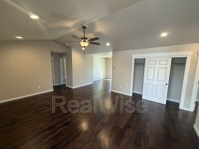 124 Sw Jenn Way - Photo 2 of 17