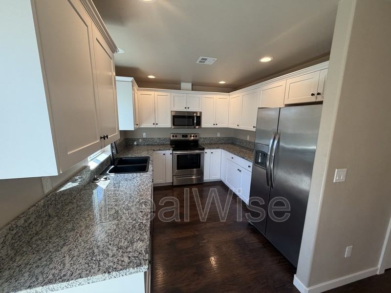 124 Sw Jenn Way - Photo 5 of 17