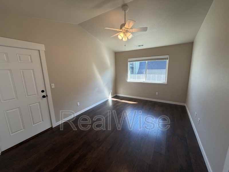 124 Sw Jenn Way - Photo 6 of 17
