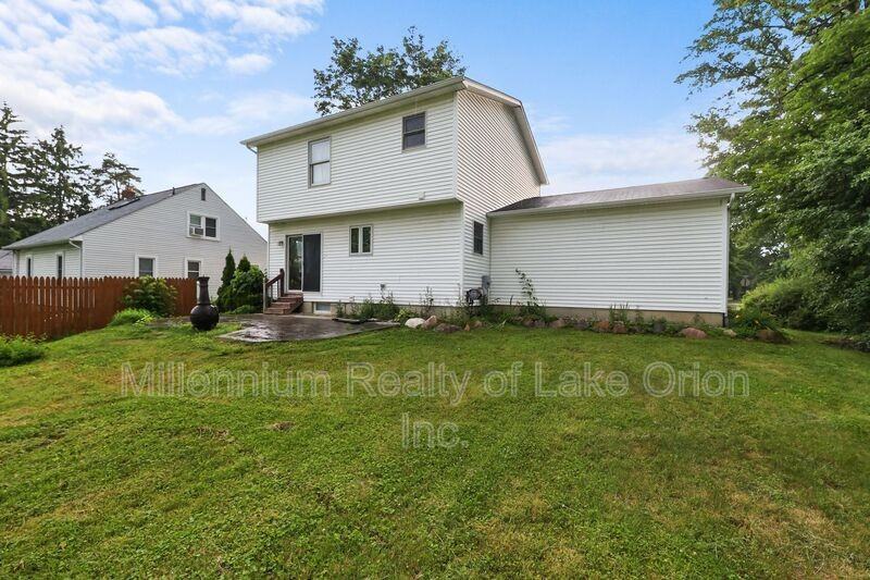 303 S Saginaw St - Photo 4 of 23