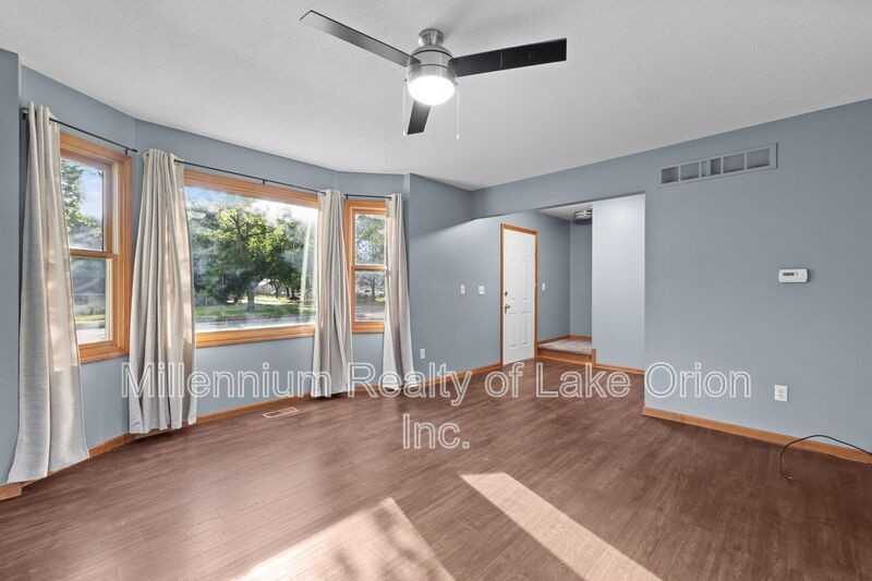 303 S Saginaw St - Photo 7 of 23