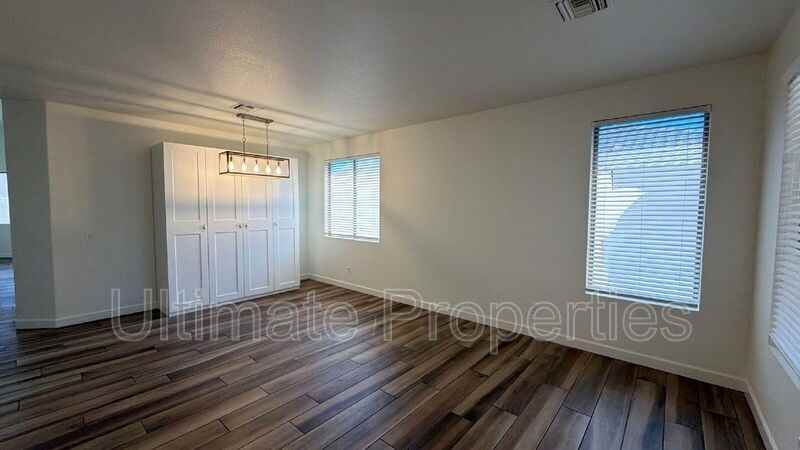 9223 W Salter Dr - Photo 2 of 8