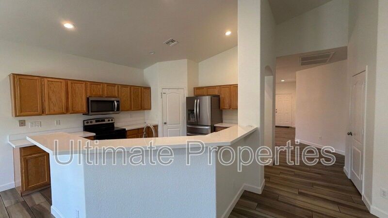 9223 W Salter Dr - Photo 3 of 8