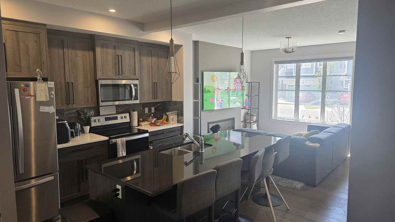1046 Carrington Blvd Nw - Photo 2 of 8
