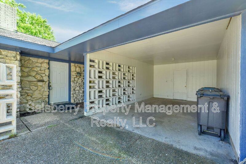 4915 Westlake Dr - Photo 3 of 30