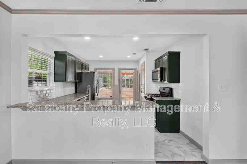 3824 Collinwood Ave - Photo 6 of 23