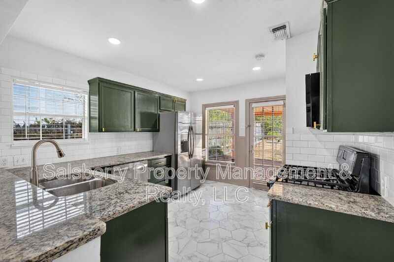 3824 Collinwood Ave - Photo 7 of 23