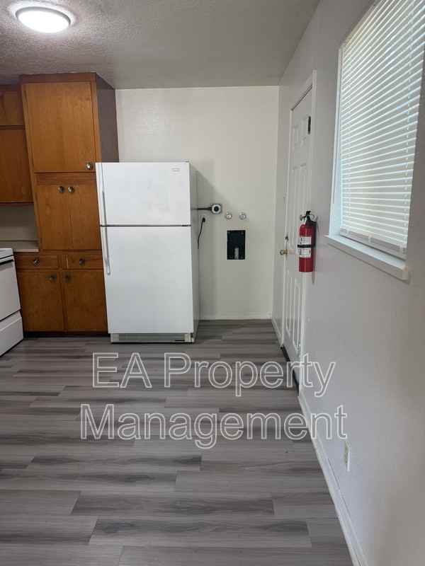 8003 Constitution Ave Ne - Photo 6 of 13