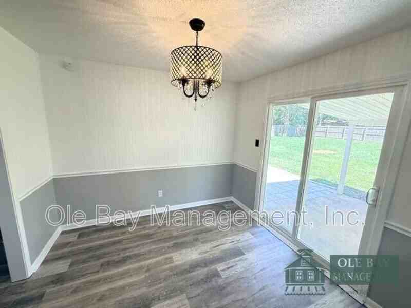 3149 Cottage Ln - Photo 3 of 12