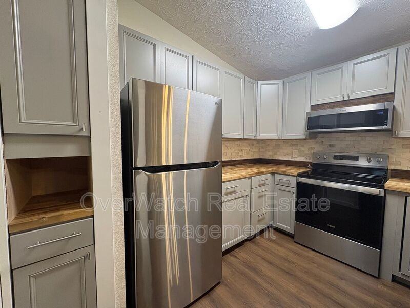 7641 Delridge Cir - Photo 3 of 24