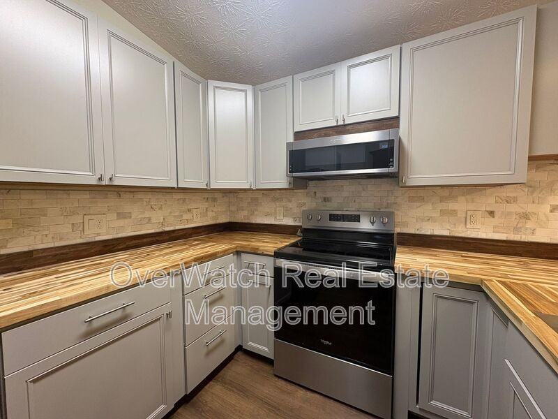 7641 Delridge Cir - Photo 2 of 24