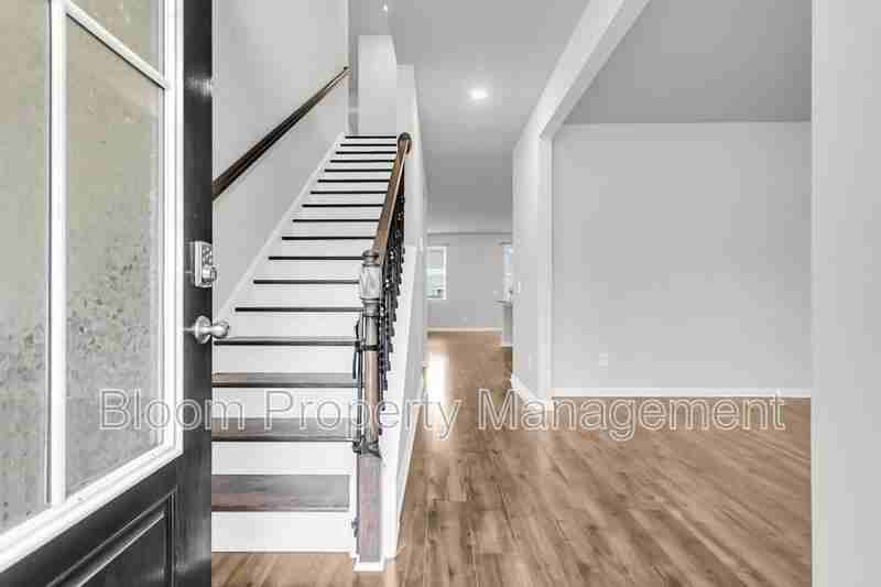 227 Shortmarsh St - Photo 5 of 50