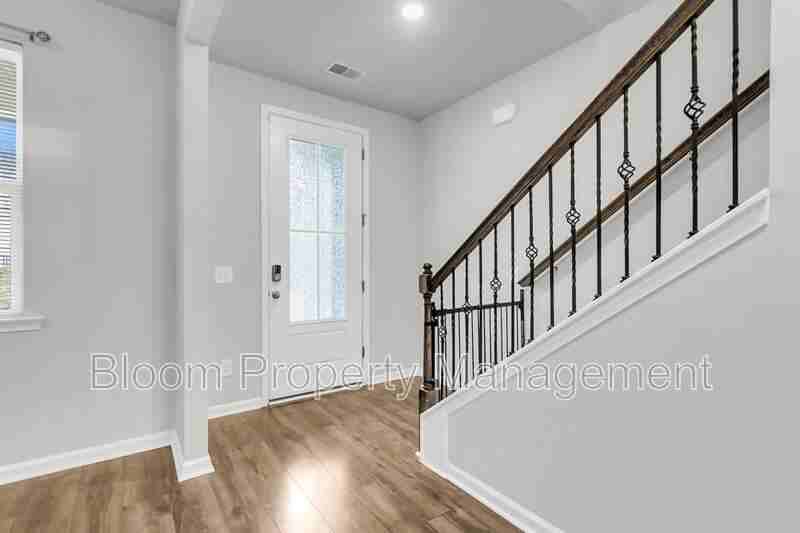 227 Shortmarsh St - Photo 6 of 50