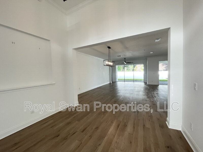 929 Clearview Ave - Photo 2 of 26