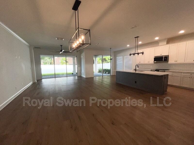 929 Clearview Ave - Photo 4 of 26
