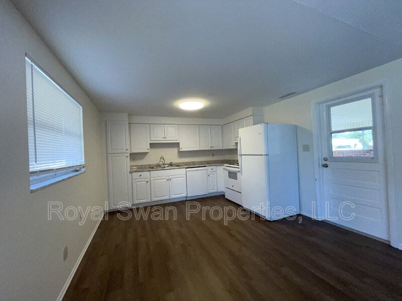 303 Thornwood Way - Photo 5 of 21